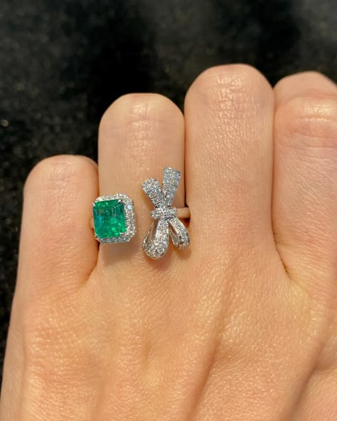 Follow @desireegems for more #jewellery . Main stone : Emerald 1.17ct Side stone : 62 pieces Natural Diamonds 0.319 ct Metal : 18K White Gold Ring size : HK13 | US5.75 (Free Resizing) . #emerald #emeraldring #naturalemerald #zambianemerald #jewelry #finejewelry #singaporebrands #singaporejewellery #finejewelry #finejewellery #highjewelry #highjewellery Solid Diamond Ring, Emerald Fine Jewelry, Emerald And Pearl Ring, Emerald Jewelry Earrings, Minimal Jewelry Design, Emerald Jewelry Ring, Emerald Jewelry Set, Emerald Ring Design, Red Diamond Ring