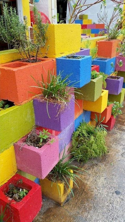 Amazing DIY flower arrangements for an unbelievable yard or garden | My desired home Diy Frühling, Cinder Block Garden, Balkon Decor, Garden Decoration Ideas, Plants Growing, Spring Decor Diy, Spring Decoration, Diy Spring, Garden Yard Ideas