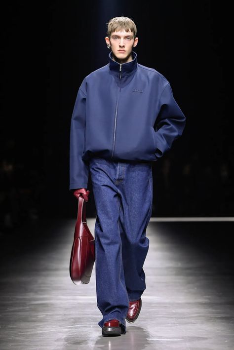 Gucci Men’s Fall 2024 [PHOTOS] – WWD Gucci Outfit Men, Gucci Style, Gucci Outfits, Fashion Runway, Gucci Fashion, Men Street, Mens Fall, Architect Design, Gucci Men