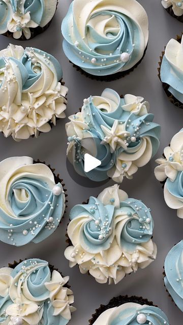 Blue Christmas Cupcakes, Cinderella Cupcakes Ideas, Cupcake Piping Designs, Dusty Blue Cupcakes, Frozen Themed Cupcakes, Cupcake Piping Tips, Elegant Cupcake Designs, Victorian Cupcakes, Wilton 1m