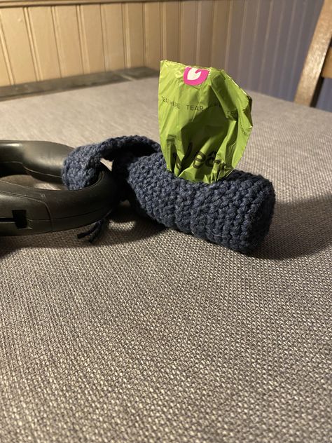 Poop Bag Holder Diy, Dog Poop Bag Holder Diy, Dog Poo Bag Holder, Top Run, Bag Holder Pattern, Crochet Hook Holder, Crochet Water Bottle Holder, Dog Poo Bags, Pop Bag