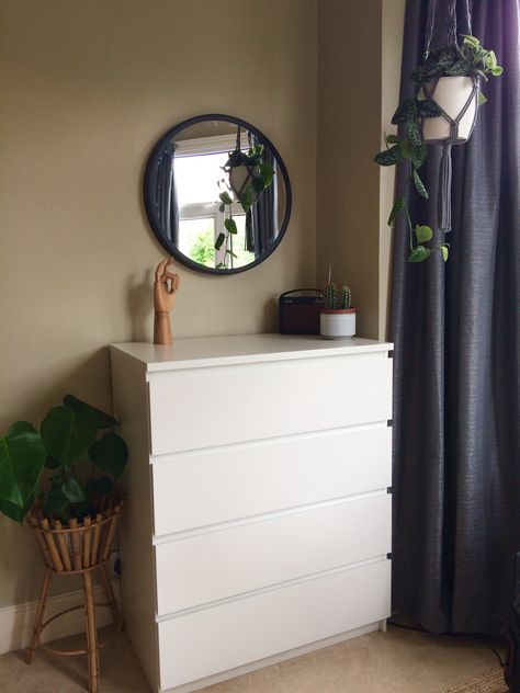 Small Room Vanity, Drawers Decor, Drawers With Mirror, Chest Of Drawers Decor, Comfortable Bedroom Decor, Stylish Bedroom Decor, Ikea Drawers, Space Organization, Mirror Aesthetic