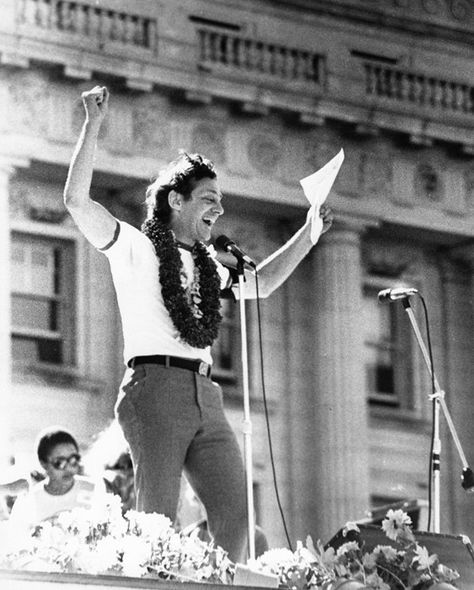 Crowd From Stage, Harvey Milk, Gay History, Lgbt History, Judy Garland, The Hope, Oscar Wilde, Freddie Mercury, Inspirational People