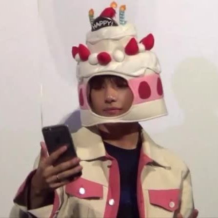 Taehyung Imagine, Birthday Icon, Taehyung Icon, Bts Meme Faces, Bts Birthdays, Taehyung Funny, Kim Taehyung Funny, Birthday Pictures, V Taehyung