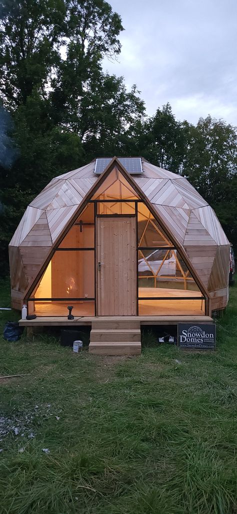 Living Off Grid, Double Deck Bed Design, Shed Tiny Home, Glamping Pods, Glamping Cabin, Off Grid Tiny House, Garden Pods, Geodesic Dome Homes, Camping Pod