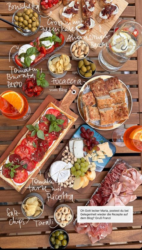 Swedish Table Food Ideas, Home Dinner Birthday Party, Italian Food Birthday Party Ideas, Summer Dinner Party Aesthetic Food, Summer Wedding Dinner Menu Ideas, Italian Food Birthday Party, Tapas Style Dinner, 60th Dinner Party Ideas, Martha Stewart Dinner Party