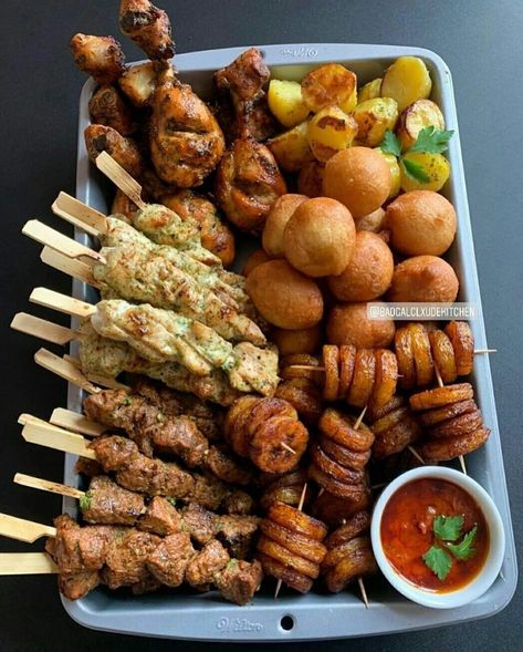 Nigerian Buffet Food, Nigerian Appetizers For Party, Brazilian Birthday Party, Mini Buffet Ideas, Small Chops Package Ideas, African Finger Food, African Party Food, African Brunch, African Catering