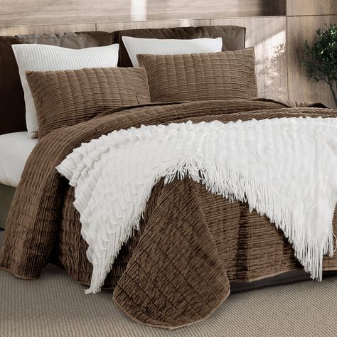 PRICES MAY VARY. Soft & Comfy: Our quilt set is made of soft corduroy, tightly stitched with a cotton-like hand feel, providing superior softness and luxurious comfort. It's great as an added layer for extra warmth in the cold season. With this bedding set, you can experience the comfort of a five-star hotel bed without leaving home Modern Striped Pattern: The contemporary vertical striped design adds sophistication and luxury to your bedroom decor, creating a rich and inviting sheen that varies Fall Bedding Bedrooms, Cozy Cabin Bedrooms, Striped Bed, Velvet Comforter, Western Bedroom, King Quilt Sets, Fall Bedding, Brown Bed, Cute Bedding