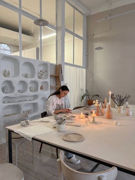 Pottery Studio Home Design, Ceramic Artist Aesthetic, Clay Studio Aesthetic, Ceramics Studio Aesthetic, Ceramics Class Aesthetic, Ceramist Aesthetic, Aesthetic Pottery Studio, Ceramicist Aesthetic, Art Atelier Aesthetic