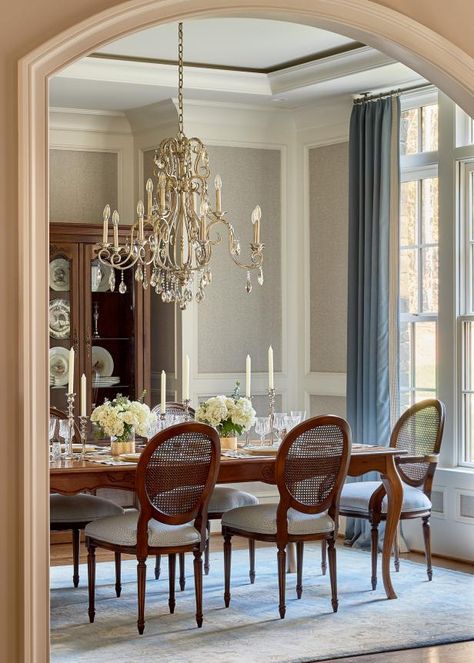 Traditional Dining Rooms, Dining Room Decor Traditional, Formal Dining Room Sets, Dream Dining Room, Classic Dining Room, Dinning Room Design, Traditional Dining, Traditional Dining Room, Transitional Living