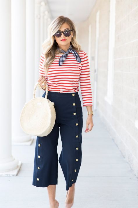 Nautical Fashion Women, Nautical Inspired Outfit, Marine Outfit, Cruise Party, Red Outfits, Nautical Outfits, Gamine Style, Sailor Stripes, Nautical Looks