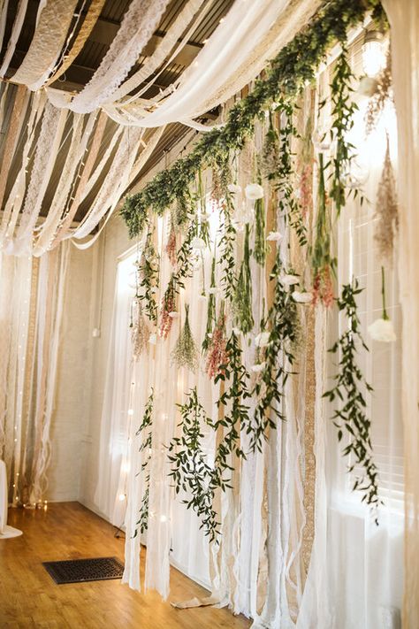 Wall Draping Wedding, Wedding Ribbon Backdrop, Wedding Ribbons, Wedding Party Backdrop, Homemade Wedding Decorations, Ribbon Backdrop, Wall Drapes, Mesh Garland, Draping Wedding