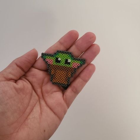 Yoda Keychain, Mini Perler Beads, Perler Beads Ideas, Melt Beads Patterns, Hamma Beads Ideas, Easy Perler Bead Patterns, Melty Bead Patterns, Pearl Beads Pattern, Easy Perler Beads Ideas