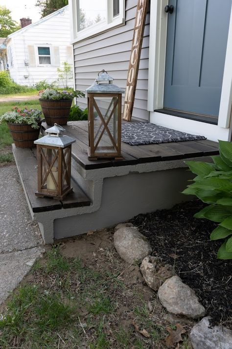 N I C H O L L E S O P H I A: Affordable Front Steps Makeover Front Steps Makeover, Steps Makeover, Concrete Front Steps, Cement Steps, Patio Blocks, Front Porch Steps, Concrete Patio Makeover, Front Stairs, Front Porch Makeover