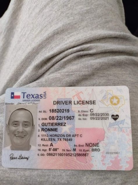 Drivers Licence Photo, Usa Driving License, Fridge Photos, Employee Id Card, Itunes Card, Passport Pictures, Passport Card, Money Making Machine, Bra Image