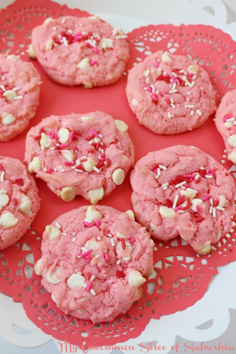 Chip Valentines, Valentines Cookies Recipe, Valentines Cookie, Strawberry White Chocolate, Valentines Recipes Desserts, Valentines Cookies, Valentines Snacks, Valentines Baking, Valentines Sweets