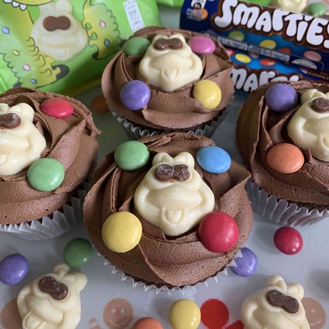 Kit Kat Cupcakes, Caterpillar Cupcakes, Colin The Caterpillar Cake, Colin The Caterpillar, Caterpillar Cake, Caterpillar Party, Percy Pig, Kids Baking, Chocolate Fan