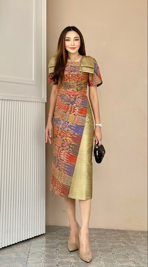 Thai Silk Dresses Design, Thai Silk Dresses Modern, Dress Songket, Dress Batik Modern, Modern Filipiniana Dress, Silk Dress Design, Thailand Dress, Thai Silk Dresses, Batik Clothing