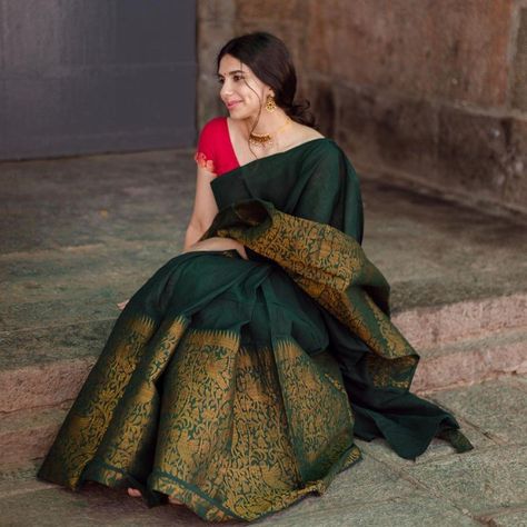 for more details wats app us at 8320723895 Lounching Our Premium Catalogue* ༺꧁ ꧂༻ Catalogue Name:-🦜Pavitra🦜 🥰 Hey Ladies Drape Yourself In A Dark MEHANDI GREEN SOFT SILK Saree Wity CONTRASTING RED BANARASI Blouse & Golden Zari Weaving 💰 Rate:700+Shipping-(Best Rate) 🥻 Saree:- Soft Traditional Banarasi Silk saree Blouse:- Beautiful Heavy Weaving Work With Contrast Colour Featured in a Royal Green Banarasi saree with a solid body with Zari border with intricate detailing.!. Kanjivaram Sarees Silk, Cut Blouse, Blouse Stitching, Kerala Saree, Silk Saree Banarasi, Simple Sarees, Indian Fashion Saree, Saree Blouse Designs Latest, Wedding Saree Indian