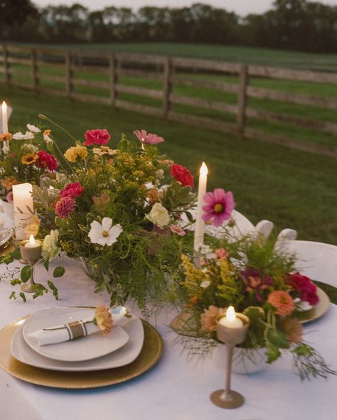 Rehearsal dinner on the farm 🥹 Rehearsal Dinner Florals, Western Chic Rehearsal Dinner, Spring Rehearsal Dinner, Colorful Rehearsal Dinner, Rehearsal Dinner Checklist, Garden Rehearsal Dinner, Rehearsal Dinner Ideas, Future Decor, Dinner Decoration