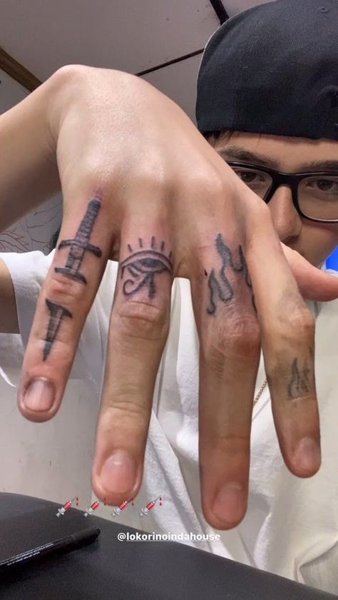 Rappers Tattoos Ideas, Jujutsu Kaisen Hand Tattoo, Max Valenzuela Tattoo, Little Tattoos Men, Rare Tattoos Men, Finger Tattoos For Men, Small Hand Tattoos For Guys, Men Finger Tattoos, Misha Lare