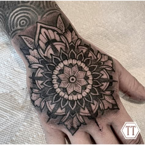 2000 Hand Tattoo, Mandala Hand Tattoo Men, Geometric Tattoo Hand, Hand Mandala, Fist Tattoo, Mandala Tattoo Men, Hand Tattoo Images, Traditional Hand Tattoo, Tattoo Quotes For Men