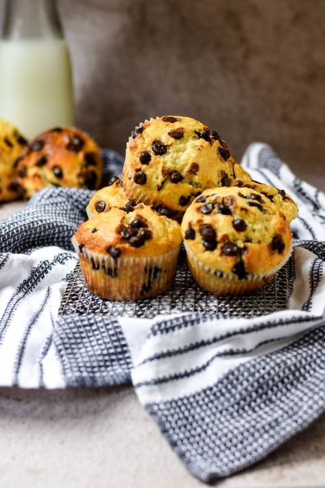 Vanilla Choc Chip Muffins, Vanilla Chocolate Chunk Muffins, Vanilla Chocolate Chip Muffins, Choc Chip Muffins Recipe, Cupcake Recipes Uk, Homemade Cupcake Recipes, Choc Chip Muffins, Vanilla Muffins, Chocolate Chip Muffin Recipe