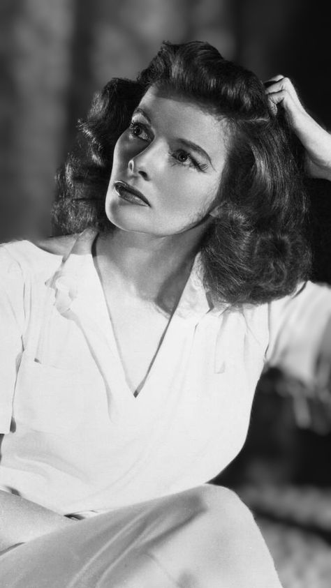 Caygill Autumn, Kathryn Hepburn, Katherine Hepburn Style, Dramatic Essence, Katherine Hepburn, Classic Hollywood Glamour, Classic Cinema, Hepburn Style, Katharine Hepburn