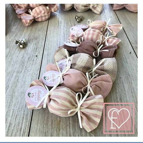 Baby Souvenir, Easter Decor Ideas, Idee Babyshower, Easter Decorations Ideas, Baby Favors, Gifts Wrapping Diy, Ideas For Easter Decorations, Gift Box Design, Ideas For Easter