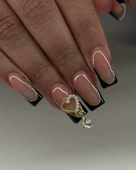 Black French for the win🖤✨🖤✨ Black French With Gold, Black Nails With Gold Tips, Black French Tip With Gold, Black And Gold French Tip Nails, Black And Gold Nails Acrylic, French Tip With Gold, Gold French Tip, Black French Nails, Black Gold Nails