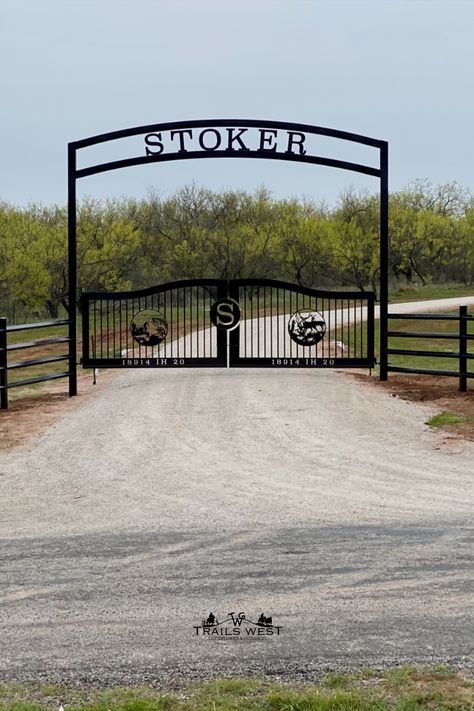 Ranch Entry Gates, Ranch Driveway, Texas Hill Country House Plans, Farm Gates Entrance, Ranch Entrance Ideas, Ranch Entrance, Entrance Gates Driveway, Property Gates, Farm Entrance