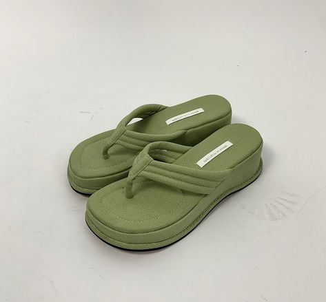 Green Platform, Platform Flip Flops, Chunky Shoes, Pistachio Green, Chunky Platform, Green Design, Pistachio, Cute Shoes, Summer Shoes