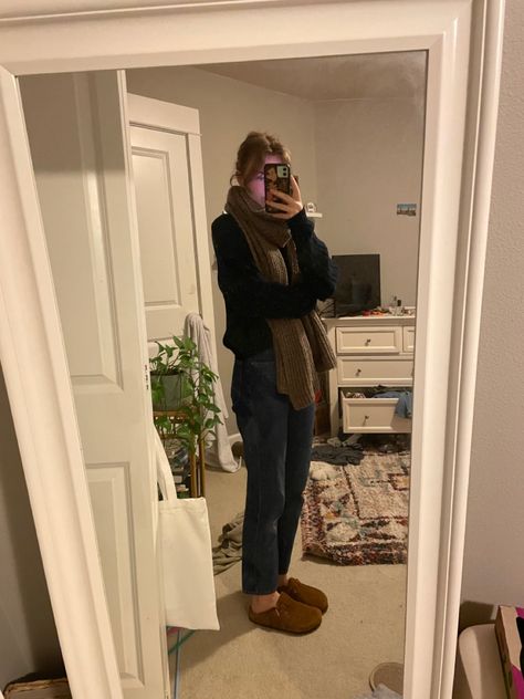 Birkenstock Clogs Outfit Lazy, Brown Leather Boston Birkenstock Outfit, Birk Clogs Outfit Winter, Dark Boston Birkenstock Outfit, Beige Boston Birkenstock Outfit, Boston Shearling Clogs Outfit, Mink Boston Clogs Outfit, Scrubs And Birkenstocks, Boston Clogs Winter Outfit