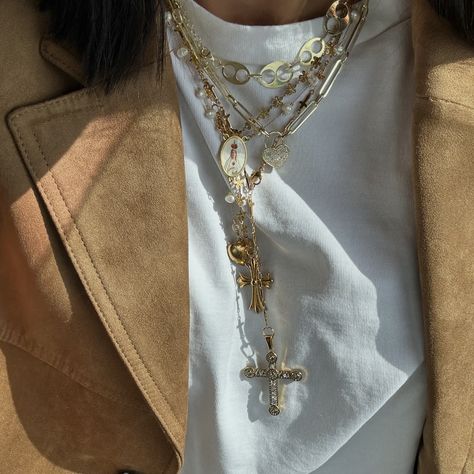 Style layering ✨ The perfect combination of gold, pearls and religious details creates a unique and meaningful look. 🍁🥀🧋🧡 Add an elegant blazer and a white t-shirt to enhance these wonderful jewels even more. ✨ #Layering #layeringnecklaces #style# #AccessorizeYourFaith #Moda #details #GoldJewelry #ootd #trend #fyp #cross #pearls #rosary Gold Cross Necklace With Pearl Chain, Gold Pearl Chain Cross Necklace, Layered Rosary Necklace, Elegant Pearl Crucifix Necklace, Luxury Baroque Pearl Chain Necklace, Elegant Blazers, Pearl Rosary, White T Shirt, White Tshirt