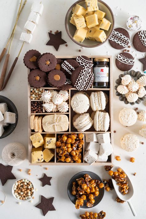 The Ultimate Vanilla Bean Christmas Treat Box — Cloudy Kitchen بيتي فور, Cloudy Kitchen, Christmas Cookie Box, Chocolate Shortbread Cookies, Christmas Food Treats, Christmas Treats Boxes, Holiday Cookies Christmas, Dessert Boxes, Christmas Treat