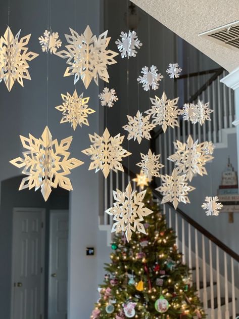 3d Snowflake, Whimsical Christmas Decor, 3d Snowflakes, Snowflake Garland, Christmas Apartment, Office Christmas Decorations, Christmas Hanging, White Christmas Decor, Snowflake Decorations