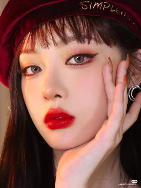 Dark Red Douyin Makeup, Red Kpop Makeup, Red Makeup Asian, Korean Red Makeup, Red Asian Makeup, Red Douyin Makeup, Dark Red Makeup, Layout Makeup, Red Makeup Looks