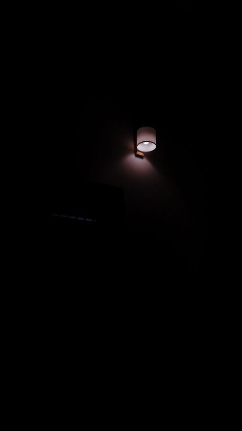 Night Lamp Bedroom Wall, Dark Snap, Lamp Wallpaper, Perjalanan Kota, Love Wallpaper Backgrounds, Sky Photography Nature, Chill Photos, Cute Tumblr Pictures, Story Ideas Pictures