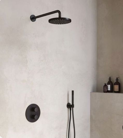 Revolutionizing Bathroom Aesthetics: Plaster Shower Walls Design Trends for 2024 Bad Inspiration, Floor Remodel, Bathroom Trends, Bathroom Renos, The Shower, Cadiz, Cheap Decor, Shower Wall, Cheap Home Decor