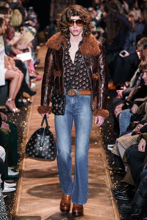 Michael Kors Collection Fall 2019 Ready-to-Wear Fashion Show - Vogue Desired Wardrobe, Big Jeans, Michael Kors Fall, Disco Fever, 24th Birthday, Cropped Wide Leg Jeans, Perfect Denim, Fall Jeans, Studio 54