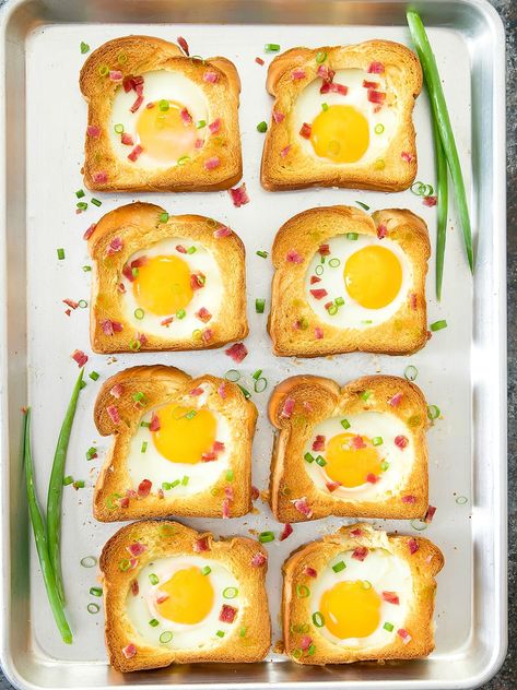 Sheet Pan Egg-In-A-Hole Baked Honey Garlic Chicken, Egg In A Hole, Ways To Cook Eggs, Eggs In A Basket, Cooking Breakfast, Over Easy Eggs, Boiled Egg Diet, Fast Recipes, Egg Diet