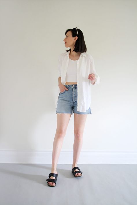 STYLE THEME - SHORTS - LOOK 7 - Style Bee Cool Shorts Outfits For Women, Travel Shorts Outfits, Simple Short Outfits, Simple Outfit For Women, Beach Outfit With Shorts, Go To The Beach Outfit, Summer Outfit For Short Women, Short Ideas Outfit, Beach Casual Outfits Women