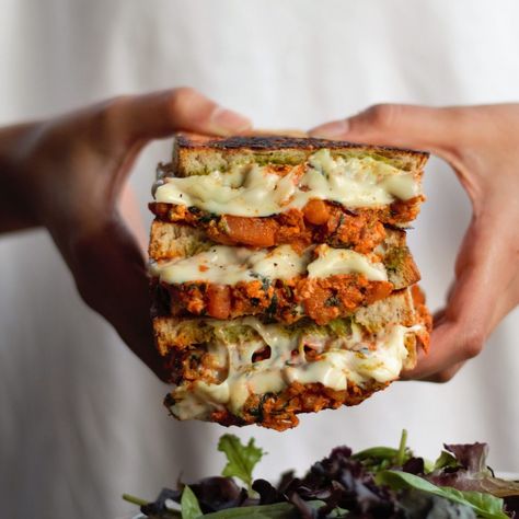 Paneer Tikka Sandwich, Paneer Sandwich Recipe, Guacamole Sandwich, Grilled Cheese Recipes Gourmet, Paneer Sandwich, Grilled Paneer, Tandoori Paneer, Paneer Makhani, Chipotle Crema