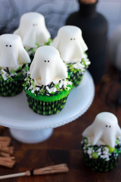 Easy Halloween Cupcake Ideas, Halloween Cupcake Ideas, Spiderweb Cupcakes, Baking With Blondie, Corn Cupcakes, Halloween Cupcakes Decoration, Ghost Cupcakes, White Cake Recipe, Halloween Cupcake