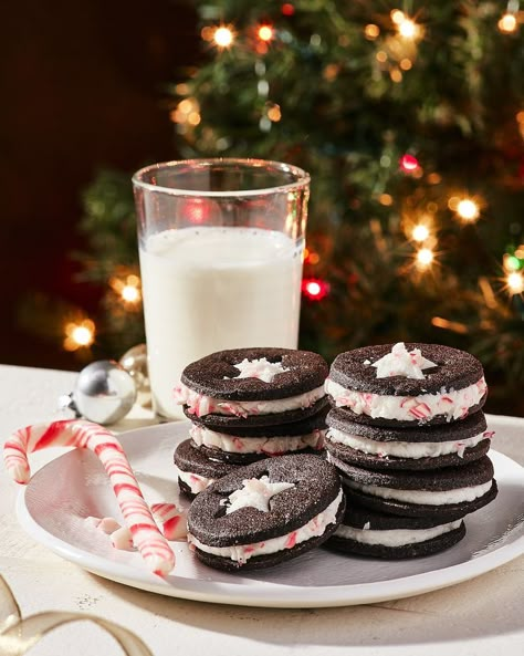 Oreos are high on the list of best cookies to dunk into a glass of cold milk. This homemade organic version marries high-quality ingredients with an optional seasonal flavor twist: peppermint. Stay traditional or go all in for the holidays by turning them into linzer cookies with festive cutouts (stars! trees!) it’s up to you! Peppermint Oreos, Cream Sandwich Cookies, Creative Christmas Decorations, Organic Cookies, Chocolate Sandwich, Chocolate Sandwich Cookies, Cream Sandwich, Sandwich Cookies, Cookies And Cream