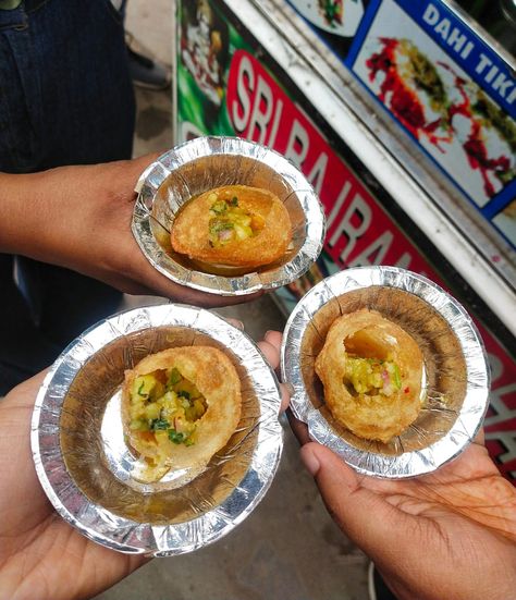 Food Cravings Indian Street, Street Food Indian Aesthetic, Indian Street Food Snap, Indian Food Pics, Night Street Food Snap, Street Food Snapchat, Indian Street Aesthetic, Streetfood Indian, Street Food Snap