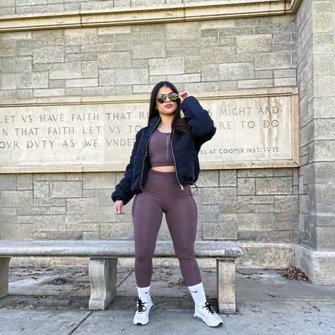 Athleisure set, sporty girl style, gym girl style, Nike socks with leggings, brown gym set, brown legging, aesthetic pose High Nike Socks Outfit, Nike Socks Over Leggings Outfit, Socks Over Leggings Outfit, Nike Socks Outfit, Socks Over Leggings, Items Aesthetic, Aesthetic Luxe, Socks Outfit, Socks Gym