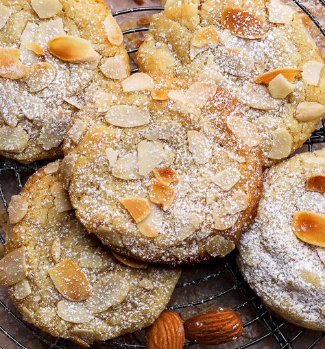 These Simple Almond Croissant Cookies have the ultimate rich flavour of an almond croissant minus the effort to make a batch of croissants. Almond Cardamom Cookies, Big Soft Cookies, Almond Crossaint Cookie, Almond Cruffins, Almond Croissant Cookies, Almond Treats, Almond Paste Cookies, Almond Desserts, Almond Croissant