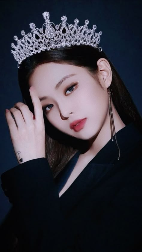 Jennie + Core + Aesthetic, Pink Queen Wallpaper, Rose Pink Hair, Blackpink Square Up, Cute Quick Hairstyles, Girly Dp, Blink Book, Queen Photos, Jennie Kim Blackpink