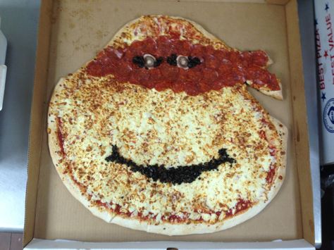 Teenage Mutant Ninja Turtle Pizza!  Perfect for a child's birthday party.  #FiveStarPizza #KissimmeeFlorida Cool Pizza Shapes, Pizza Shape Ideas, Turtle Pizza, Weird Pizza, Ninja Turtle Pizza, Kids Pizza, Pizza Shapes, Unique Pizza, Pizza Ideas